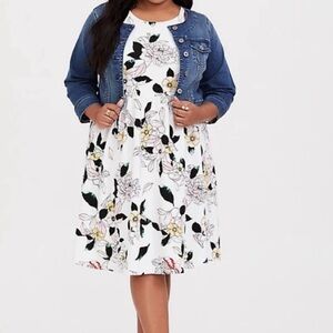 Torrid white floral textured knit skater Dress. Size 2.